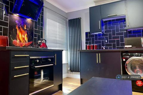 2 bedroom flat to rent, Erleigh Road, Reading, RG1