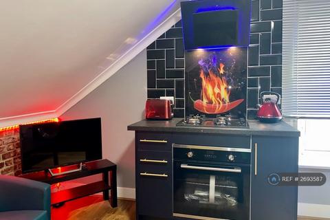 2 bedroom flat to rent, Erleigh Road, Reading, RG1
