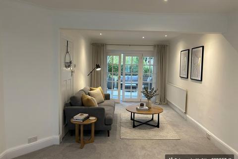 4 bedroom semi-detached house to rent, Lakes Lane, Beaconsfield, HP9
