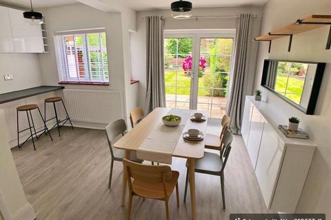 4 bedroom semi-detached house to rent, Lakes Lane, Beaconsfield, HP9