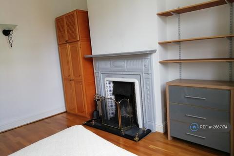 undefined, Shamrock St, London, SW4