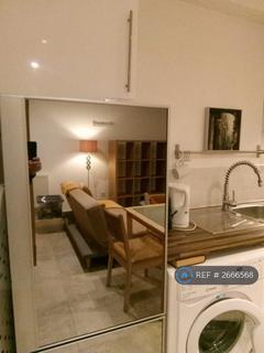 1 bedroom flat to rent, Battersea Bridge Road, London, SW11