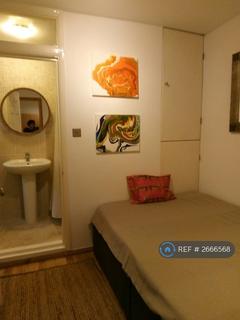 1 bedroom flat to rent, Battersea Bridge Road, London, SW11
