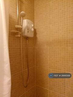 1 bedroom flat to rent, Battersea Bridge Road, London, SW11