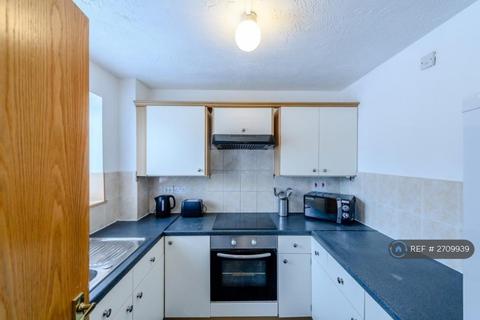 2 bedroom flat to rent, Cotton Avenue, London, W3