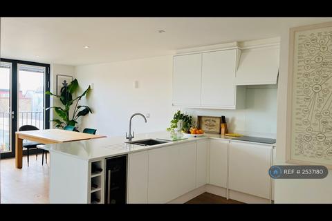 2 bedroom flat to rent, London, London, W4