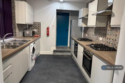 7 bedroom terraced house to rent, Granville Road, Manchester, M14