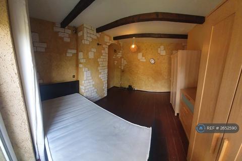 1 bedroom in a house share to rent, Moorside Road, Bromley, BR1