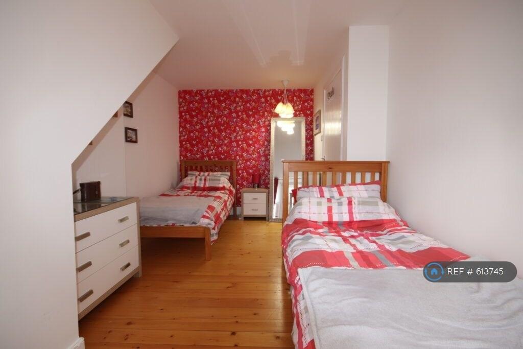 2nd Bedroom