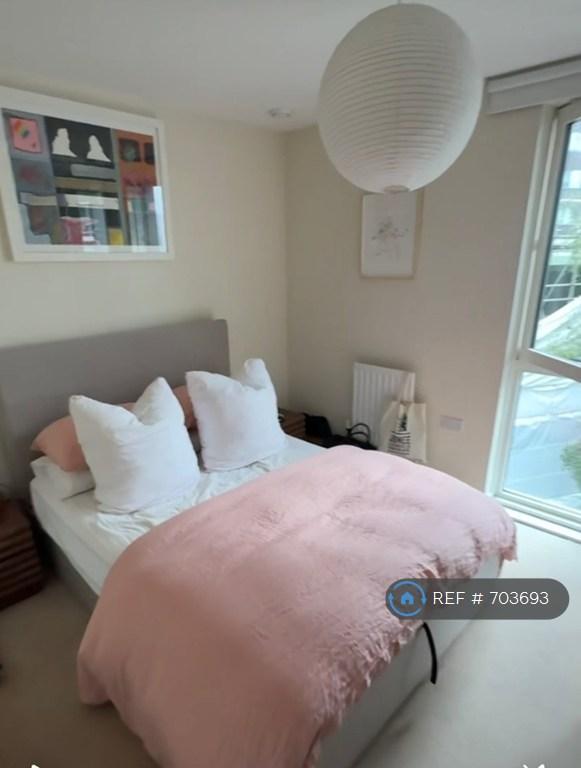 Bedroom 1: Master Bedroom