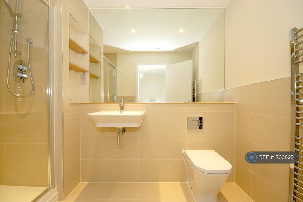 Bedroom 1: Master Bathroom