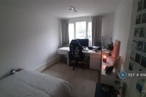 undefined, Greatfields Drive, Uxbridge, UB8