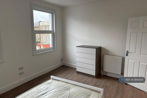 1 bedroom in a flat share to rent, Queens Crescent, London, NW5