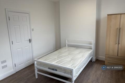 1 bedroom in a flat share to rent, Queens Crescent, London, NW5