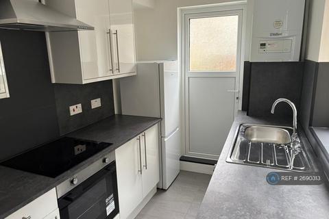 1 bedroom in a flat share to rent, Queens Crescent, London, NW5