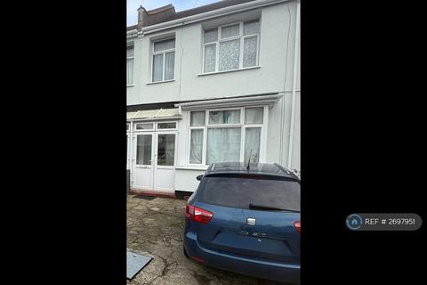 4 bedroom terraced house to rent, St. Johns Road, Wembley, HA9