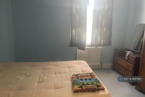 4 bedroom terraced house to rent, St. Johns Road, Wembley, HA9