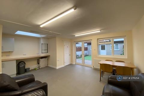 1 bedroom in a house share to rent, Lees Road, Uxbridge, UB8