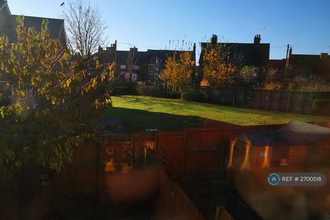4 bedroom terraced house to rent, Chamberlain Close, Uttoxeter, ST14