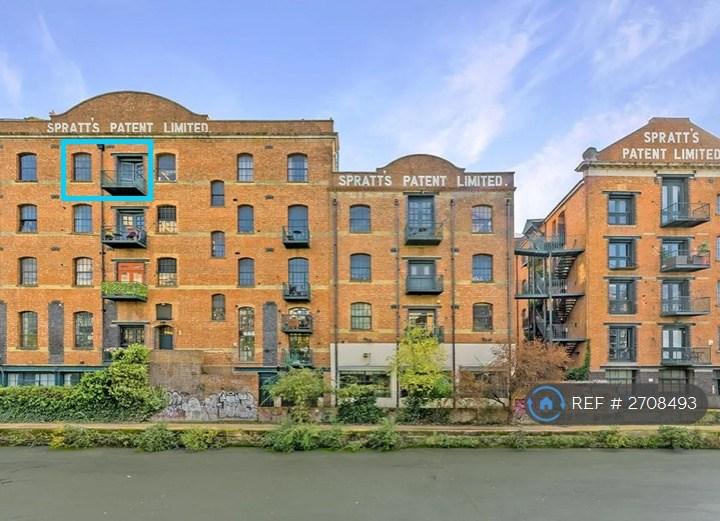 Top Floor / Canal Facing