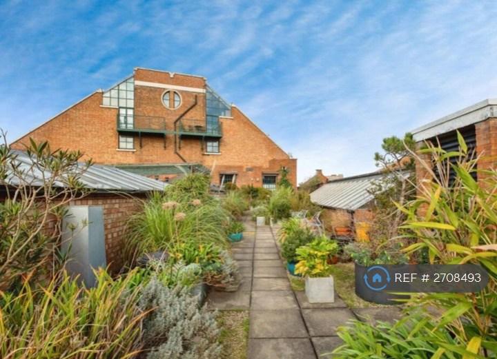 Communal Roof Terrace