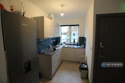 1 bedroom in a house share to rent, Thames Road, Walsall, WS3
