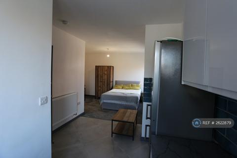 1 bedroom in a house share to rent, Thames Road, Walsall, WS3
