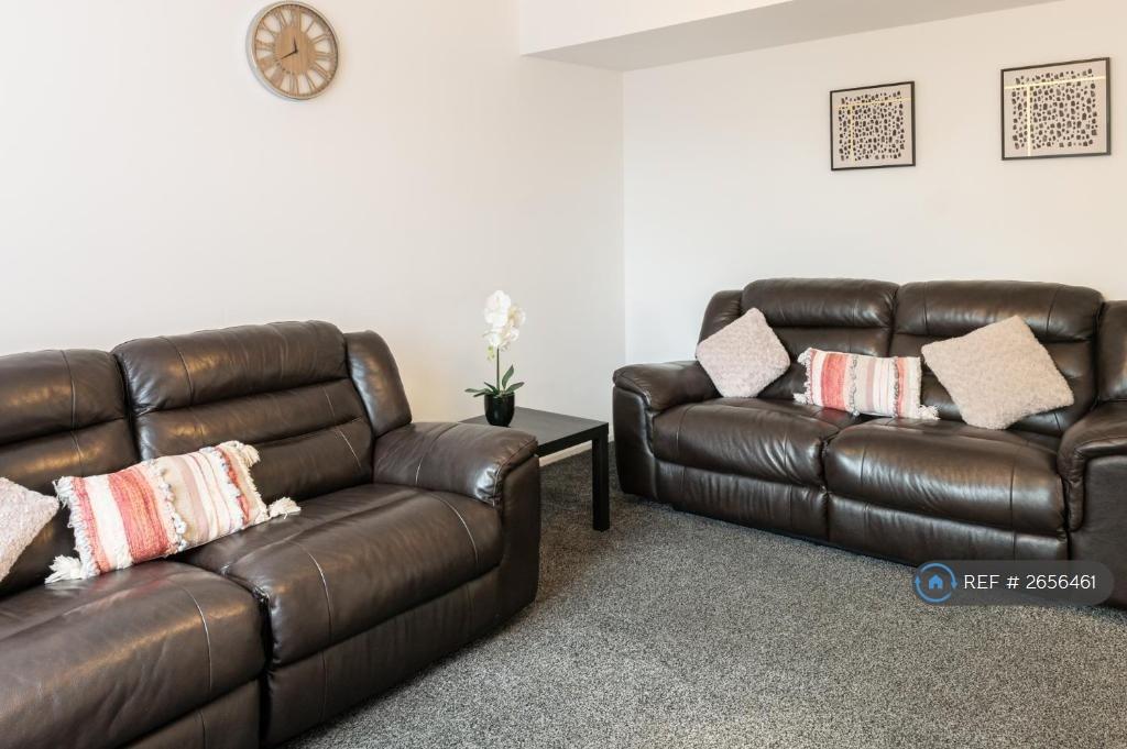 Living Room Pic 1