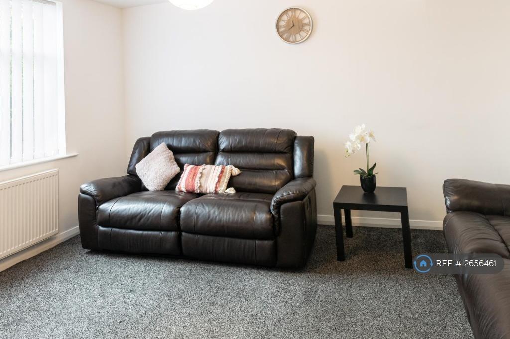Living Room Pic 2