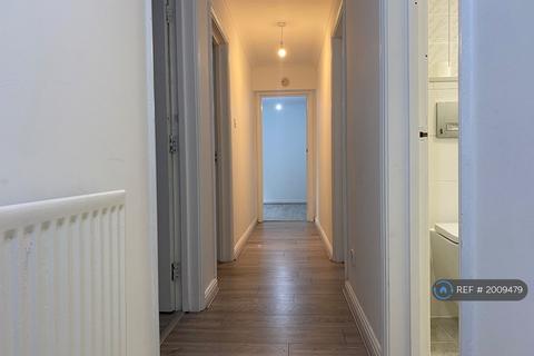 2 bedroom flat to rent, Nightingale Court, London, NW9