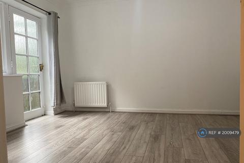 2 bedroom flat to rent, Nightingale Court, London, NW9