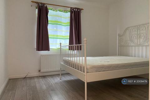 2 bedroom flat to rent, Nightingale Court, London, NW9