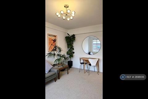 1 bedroom flat to rent, Du Cane Court, London, SW17