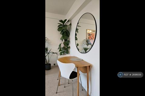 1 bedroom flat to rent, Du Cane Court, London, SW17