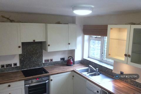 2 bedroom semi-detached house to rent, Lowertown Close, Saltash, PL12