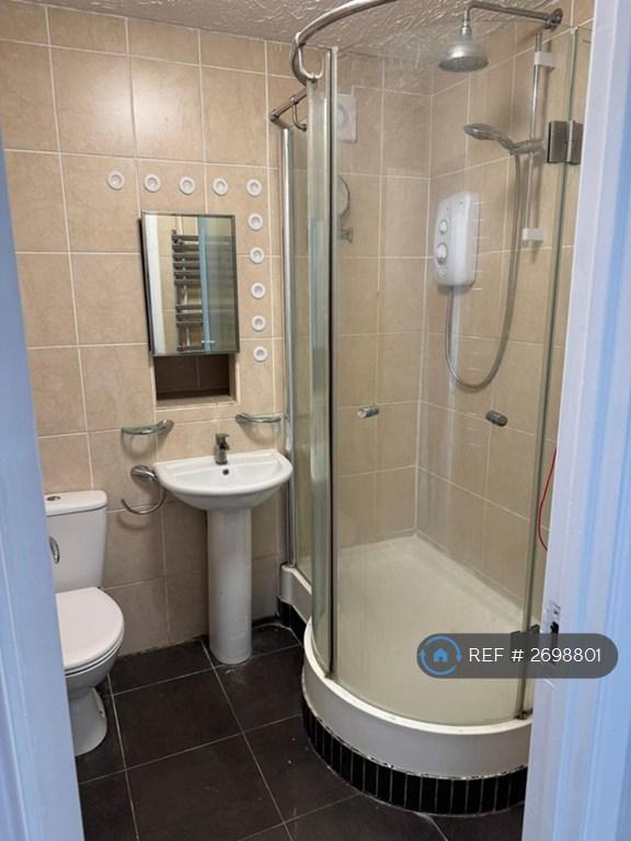 Toilet / Shower
