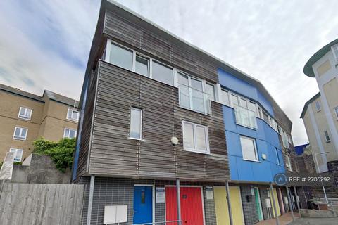 4 bedroom end of terrace house to rent, Harmony Court, Plymouth, PL1