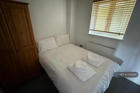 4 bedroom end of terrace house to rent, Harmony Court, Plymouth, PL1