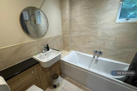 4 bedroom end of terrace house to rent, Harmony Court, Plymouth, PL1