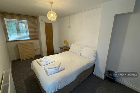 4 bedroom end of terrace house to rent, Harmony Court, Plymouth, PL1