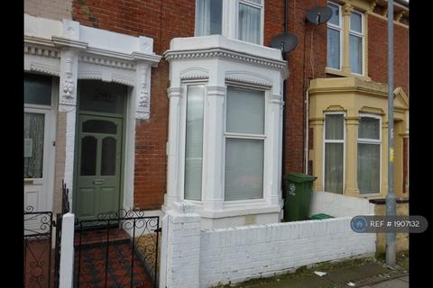 3 bedroom terraced house to rent - Fawcett Road, Southsea, PO4