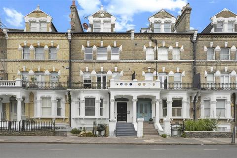 Studio to rent, Gunterstone Road, London W14