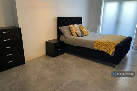 1 bedroom in a house share to rent, Bradshaw Cottages, London, E14