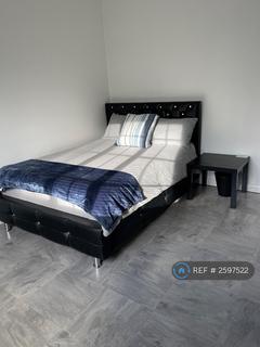 1 bedroom in a house share to rent, Bradshaw Cottages, London, E14