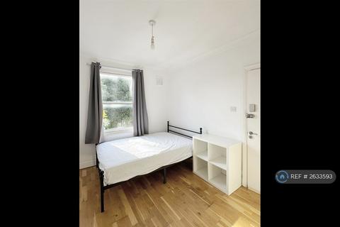 Studio to rent, Albion Way, London, SE13