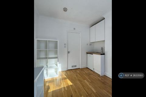Studio to rent, Albion Way, London, SE13