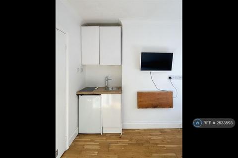 Studio to rent, Albion Way, London, SE13