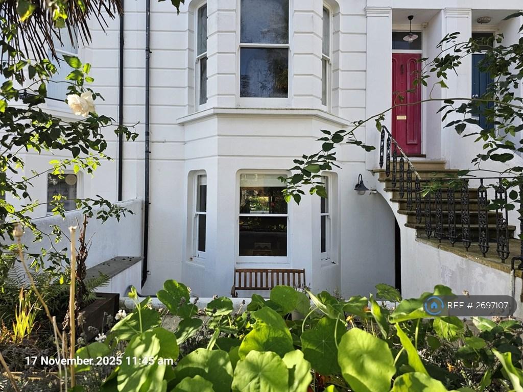 Independent Front Entrance Via Courtyard