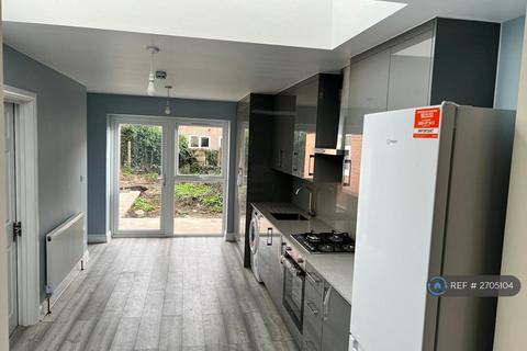 undefined, Munster Avenue, Hounslow, TW4