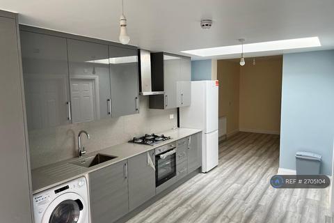 undefined, Munster Avenue, Hounslow, TW4